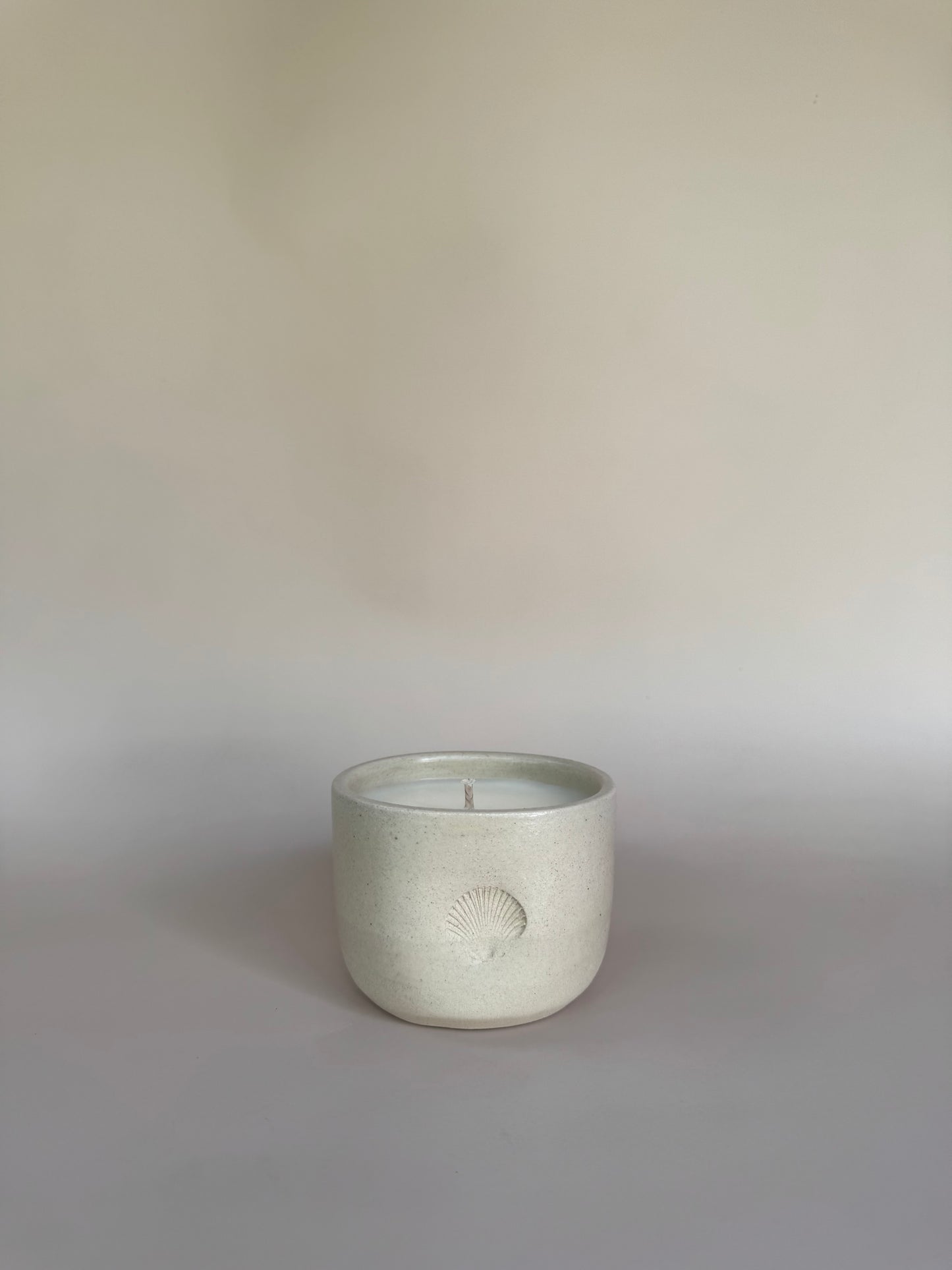 AMOR DE PALMERA SEASHELL COFFEE CUP CANDLE